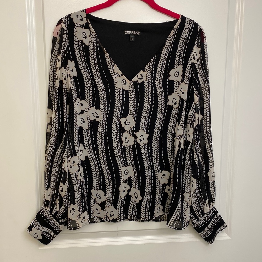 Express blouse with flower details size XS